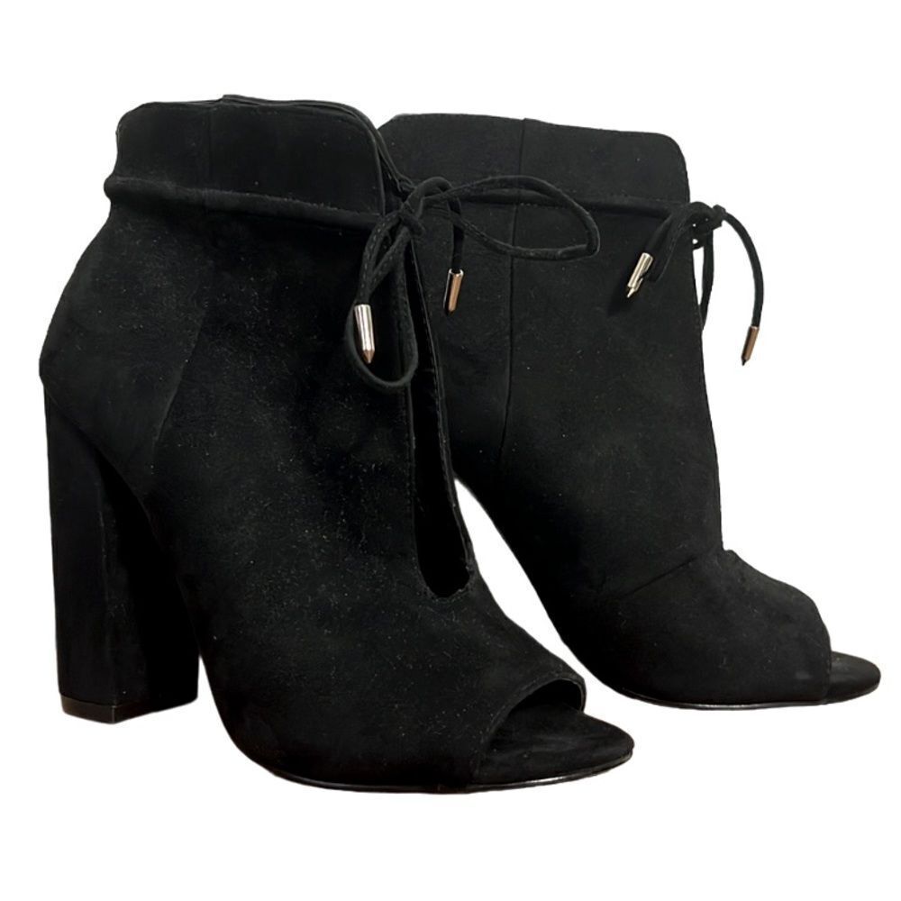 Daya by Zendaya Black Netty Suede Leather Peep Toe Ankle Booties Size 8.5